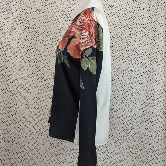 Peach Floral Button Down Blouse (Size: Medium) - Picture 8 of 11